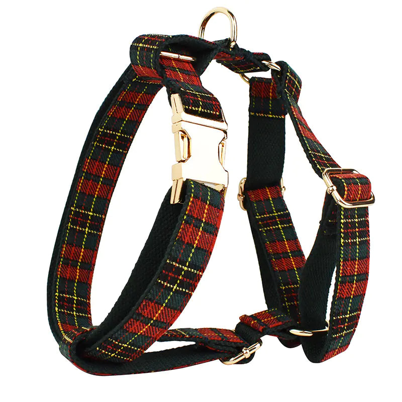 Plaid Christmas Pet Collar with Green Background & Leash